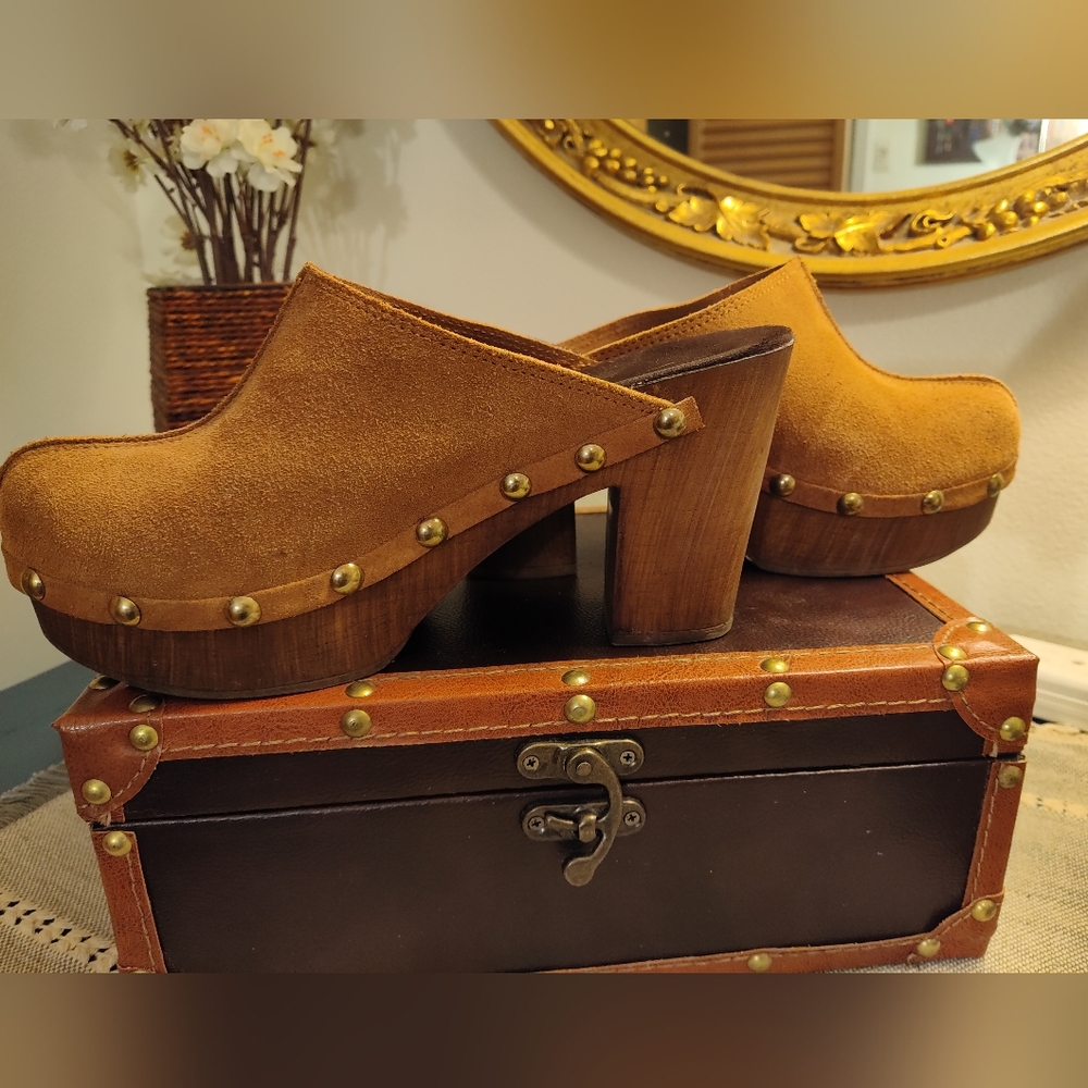 Seven Dials suede leather clogs size 8